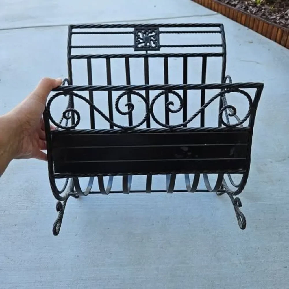 Decorative wrought iron magazine holder
